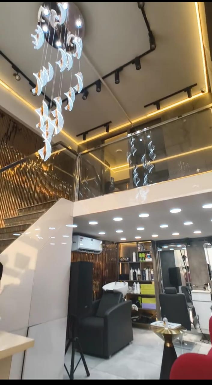 Adley&#039;s De Salon