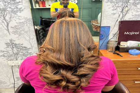 Behind The Mirror Unisex Salon