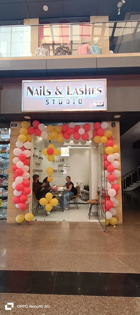 NAILS &amp; LASHES STUDIO BY K.P