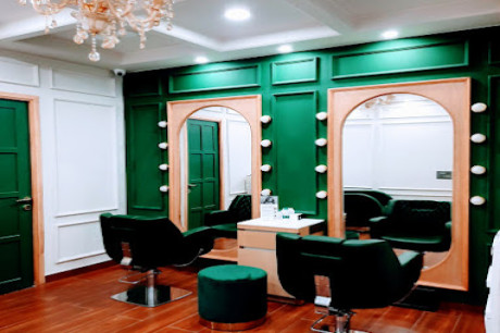 Looks Salon, Cleo County